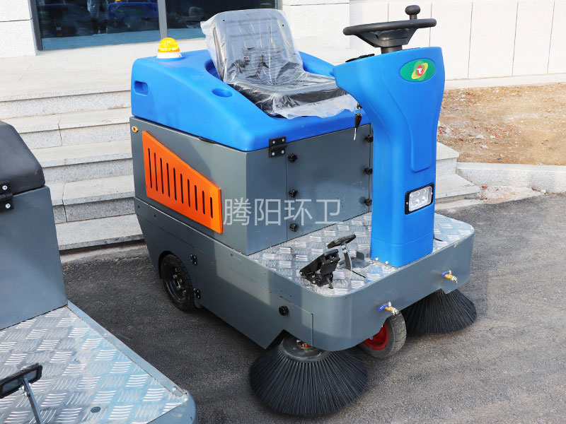 ty-1400型電動駕駛式掃地車